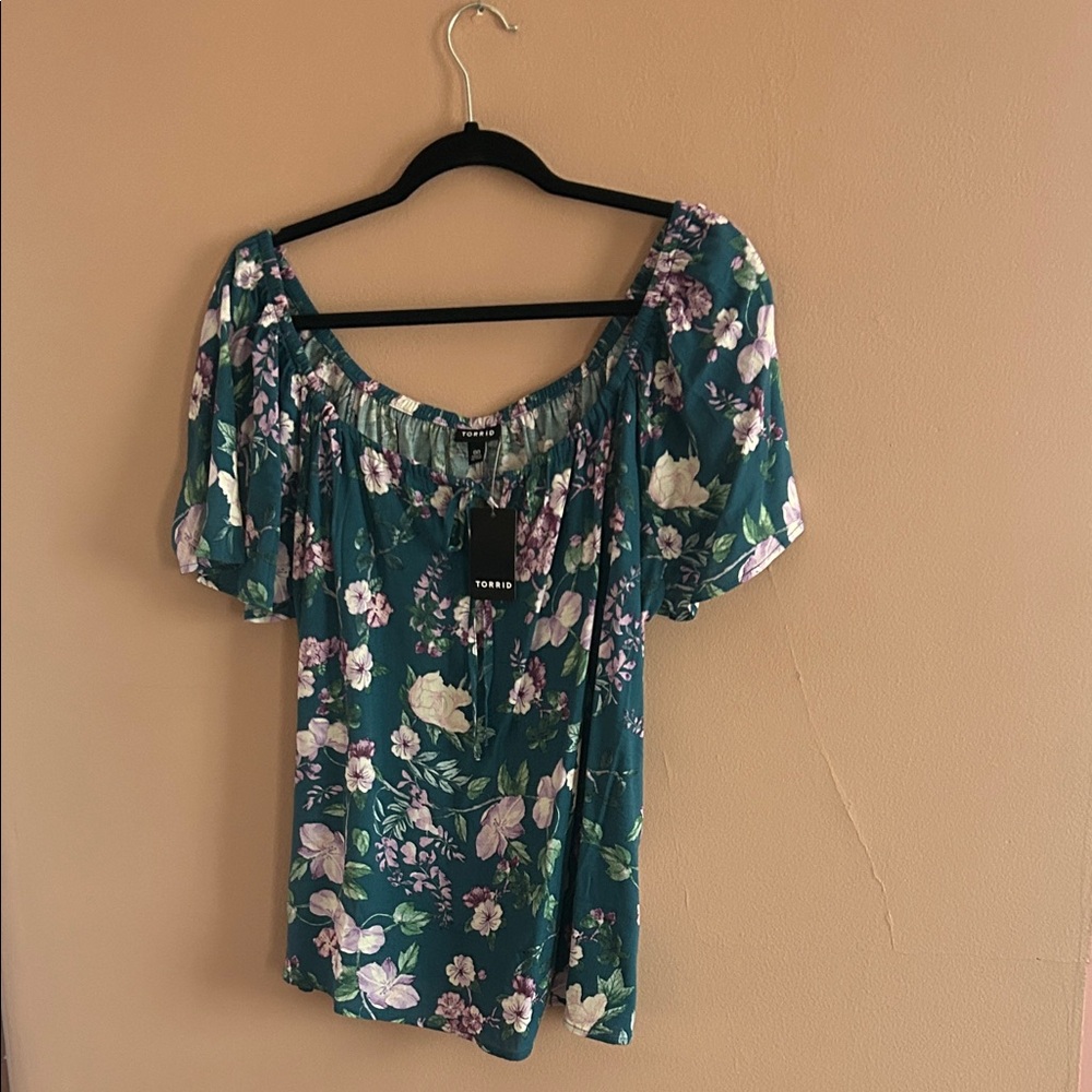 Women’s blouse scoop neck or off the shoulder